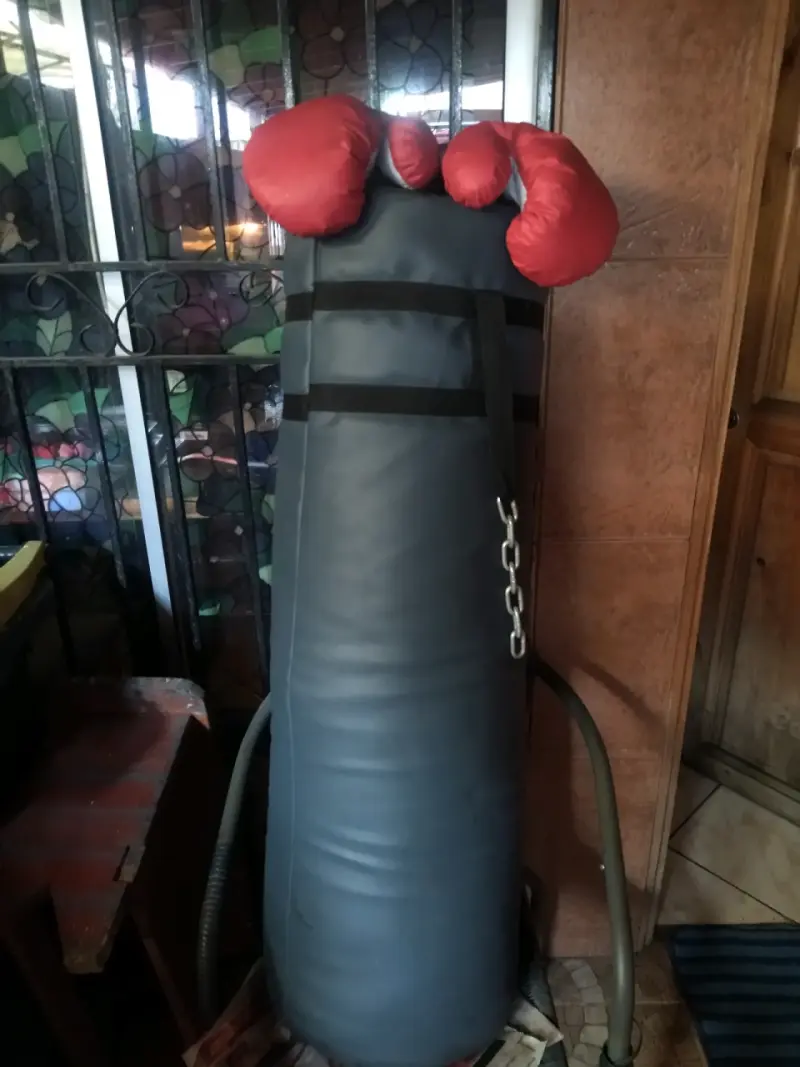 Saco de boxeo con soporte - 1