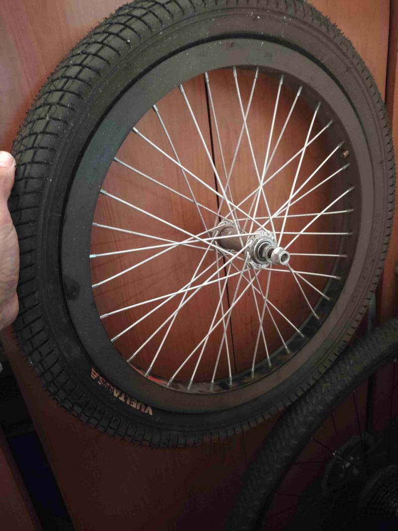Ruedas BMX aro 20 nuevas sin uso. Rayos blancos - 1