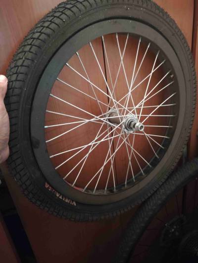 Ruedas BMX aro 20 nuevas sin uso. Rayos blancos - miniatura 1
