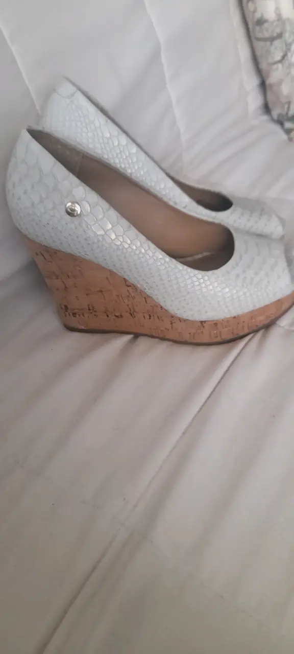 Zapatos tacón blanco textura reptil - 2