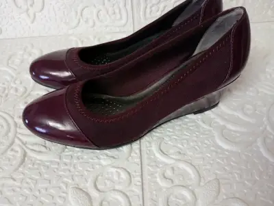 Zapatos burdeos con tacón bajo - miniatura 1