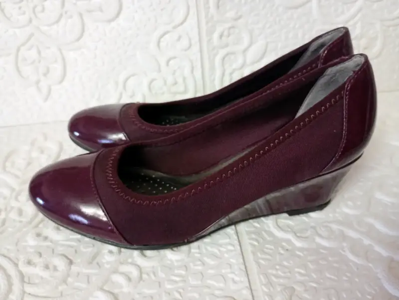 Zapatos burdeos con tacón bajo - 2