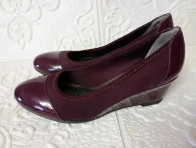 Zapatos burdeos con tacón bajo - miniatura 2