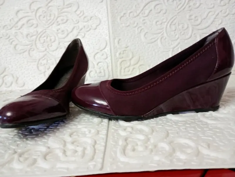 Zapatos burdeos con tacón bajo - 5