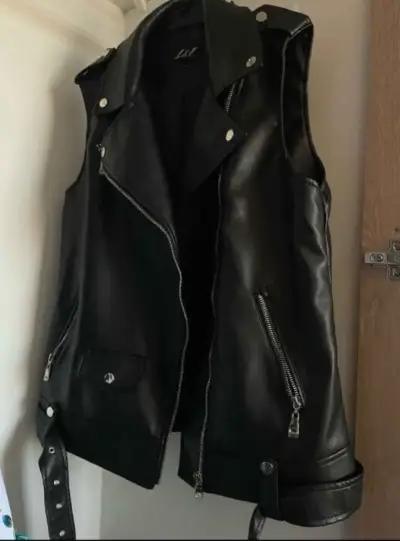 Chaqueta de cuero negro sin mangas - miniatura 1
