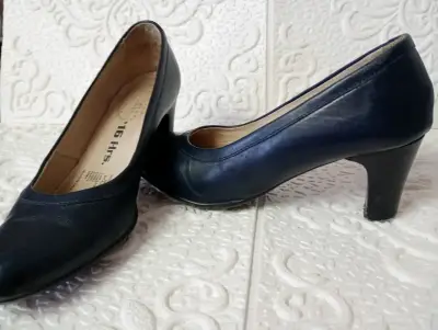 Zapatos de tacón azul marino 16 horas - miniatura 1