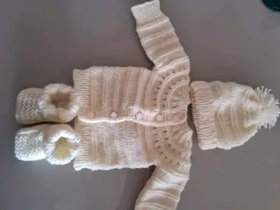 Conjunto de bebé tejido blanco invierno - miniatura 2
