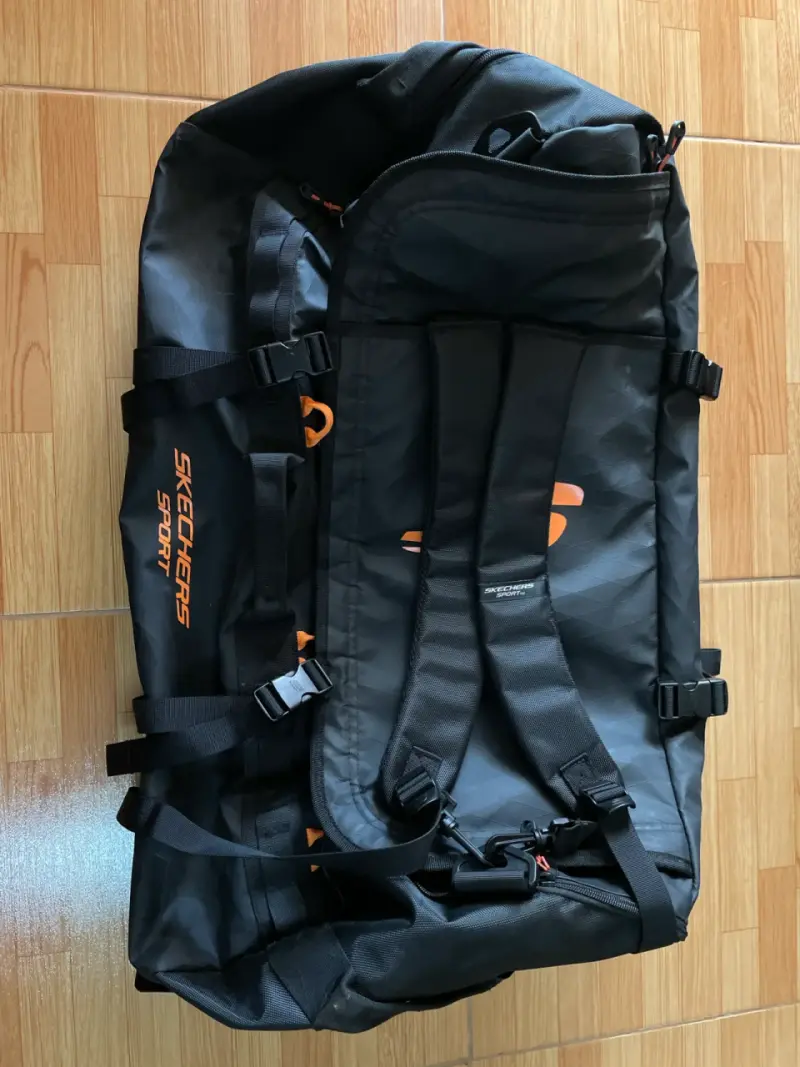 Bolso deportivo negro skechers - 3