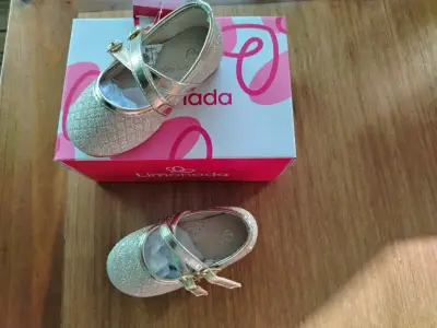 Zapato dorado de niña - miniatura 2