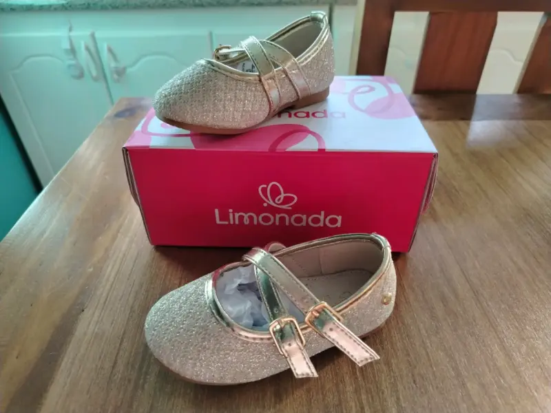 Zapato dorado de niña - 3