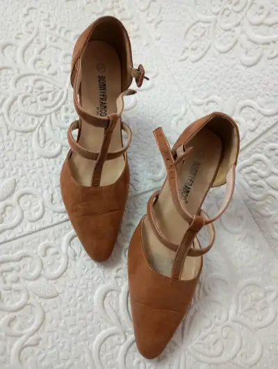Zapatos de taco alto café Bonnyfranco - miniatura 3