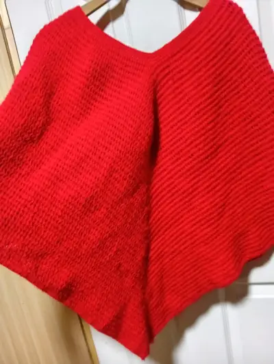 Poncho rojo tejido a mano - miniatura 1