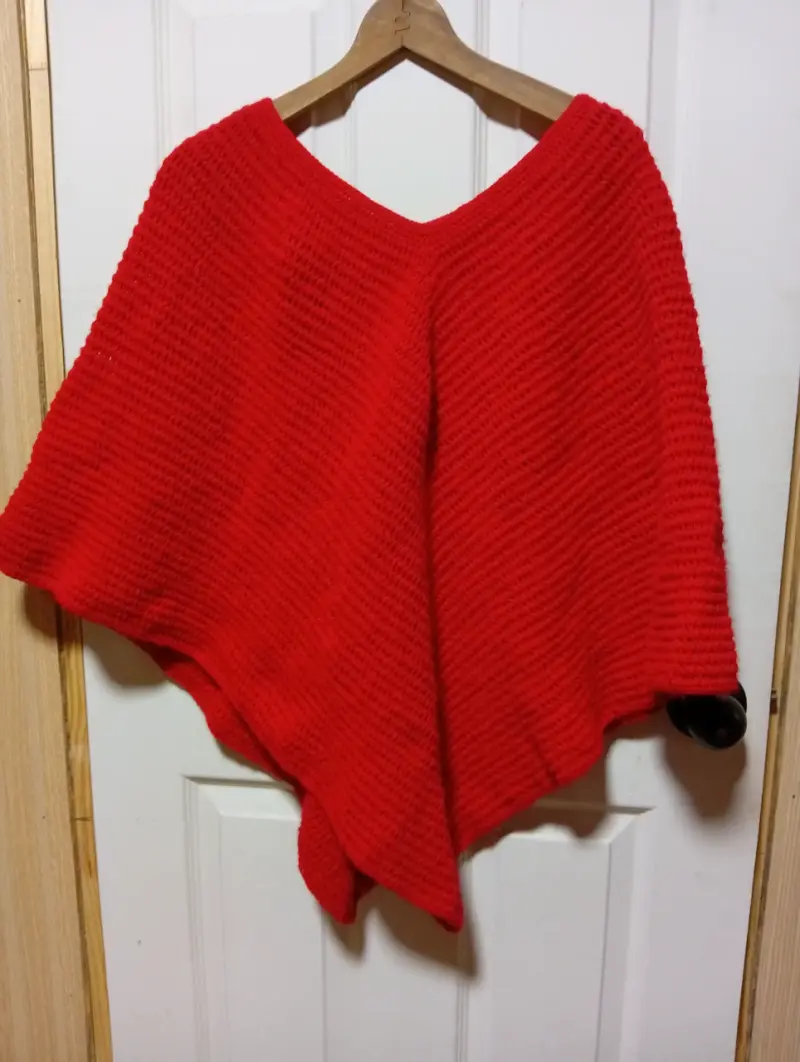 Poncho rojo tejido a mano - 2