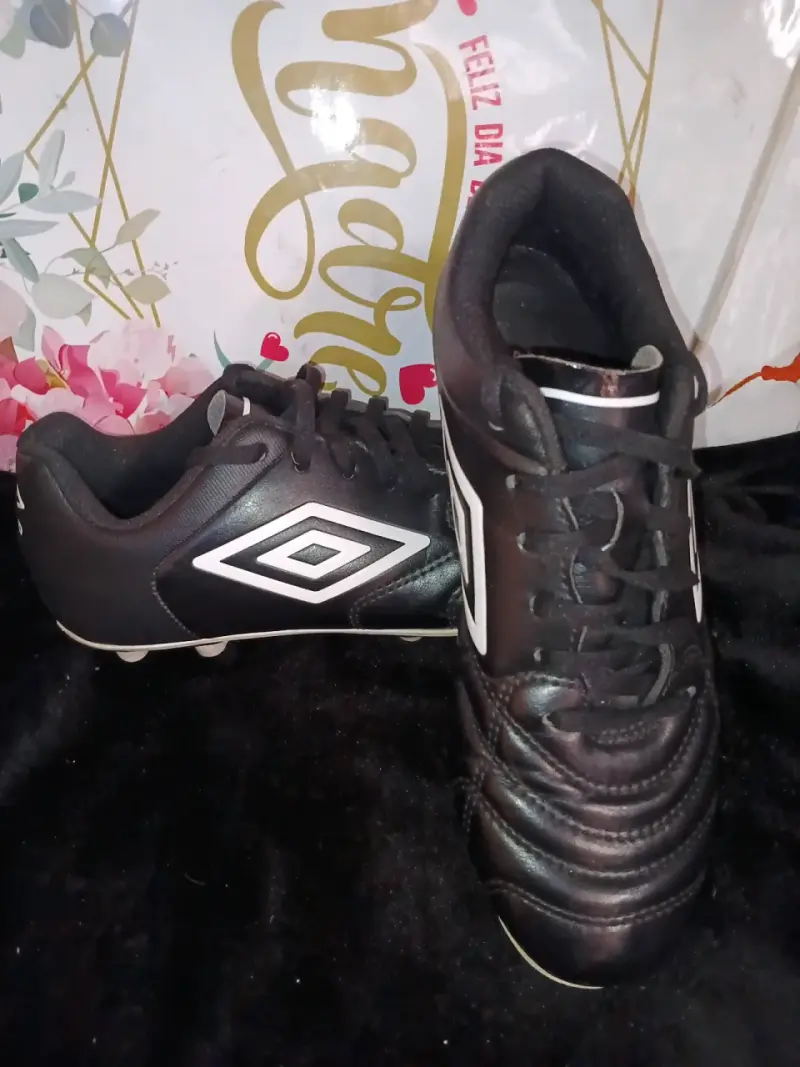 Zapatos de fútbol negros Umbro - 1