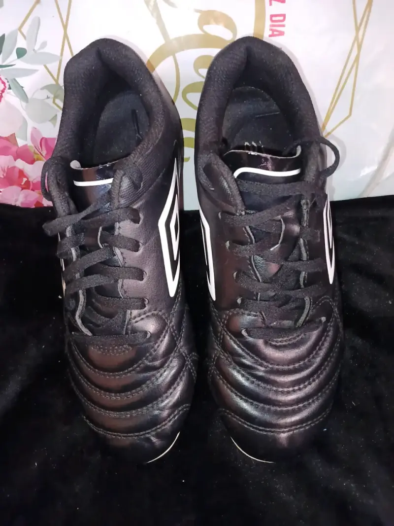 Zapatos de fútbol negros Umbro - 2