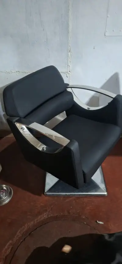 Sillón de peluquería negro - miniatura 2