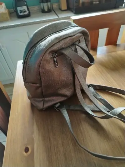 Mochila negra con estrellas - miniatura 3