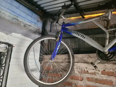 Bicicleta Bianchi azul y gris - miniatura 1