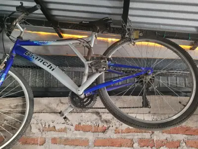Bicicleta Bianchi azul y gris - miniatura 3
