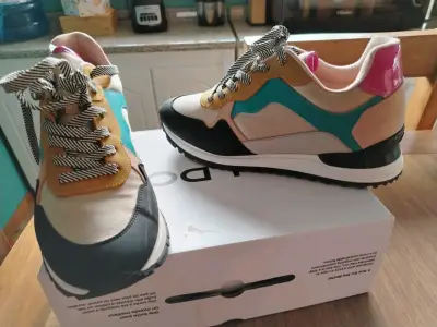 Zapatillas deportivas coloridas - miniatura 2