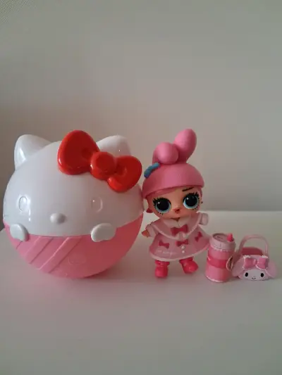 Muñeca coleccionable con accesorios - miniatura 1