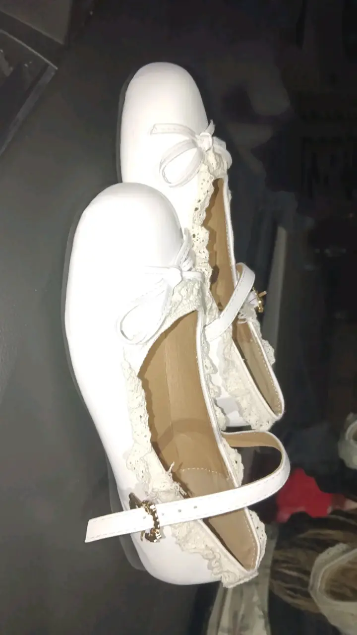Zapatos blancos con encaje