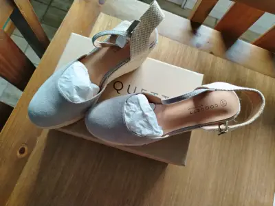 Sandalias de cuña grises - miniatura 1