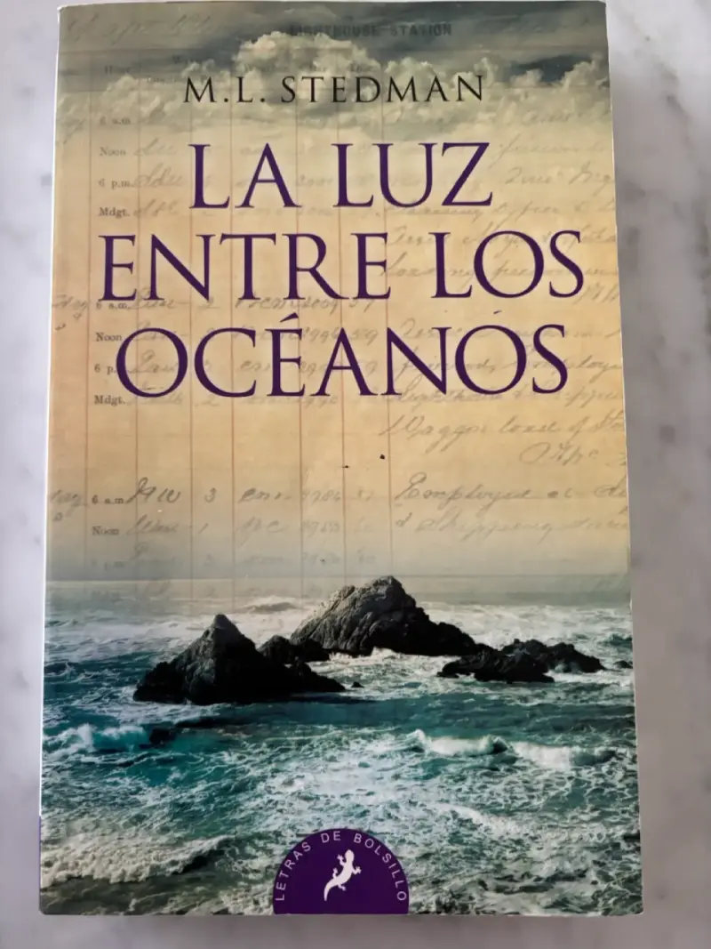 Libro 'La luz entre los océanos' - 1