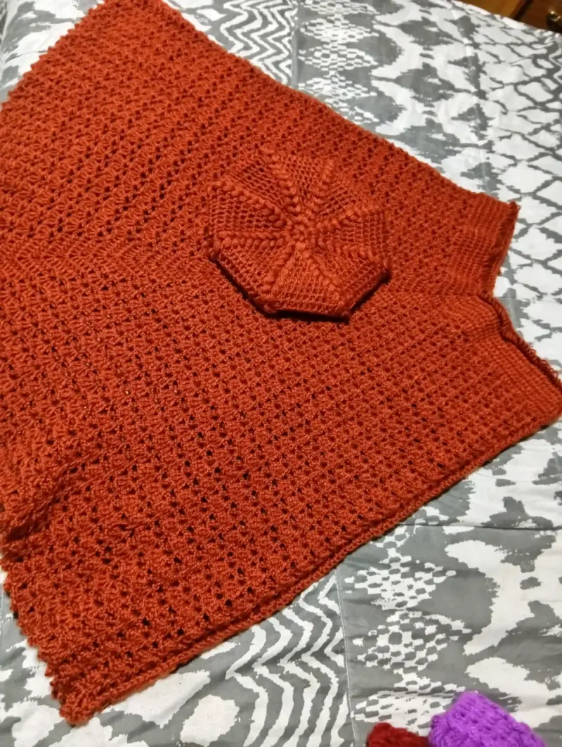 Poncho tejido color terracota - 1