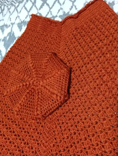 Poncho tejido color terracota - miniatura 2