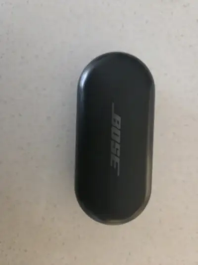 Estuche de audífonos Bose negro - miniatura 1