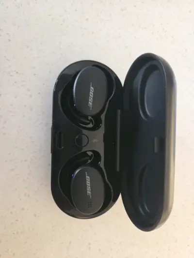 Estuche de audífonos Bose negro - miniatura 2