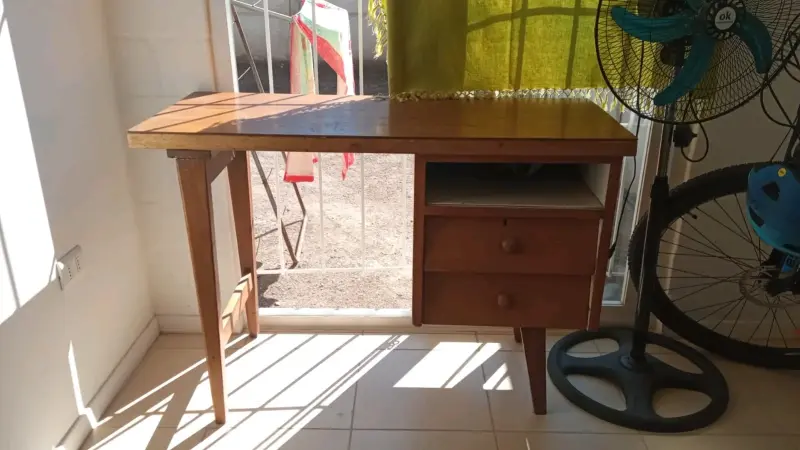 Escritorio de madera vintage