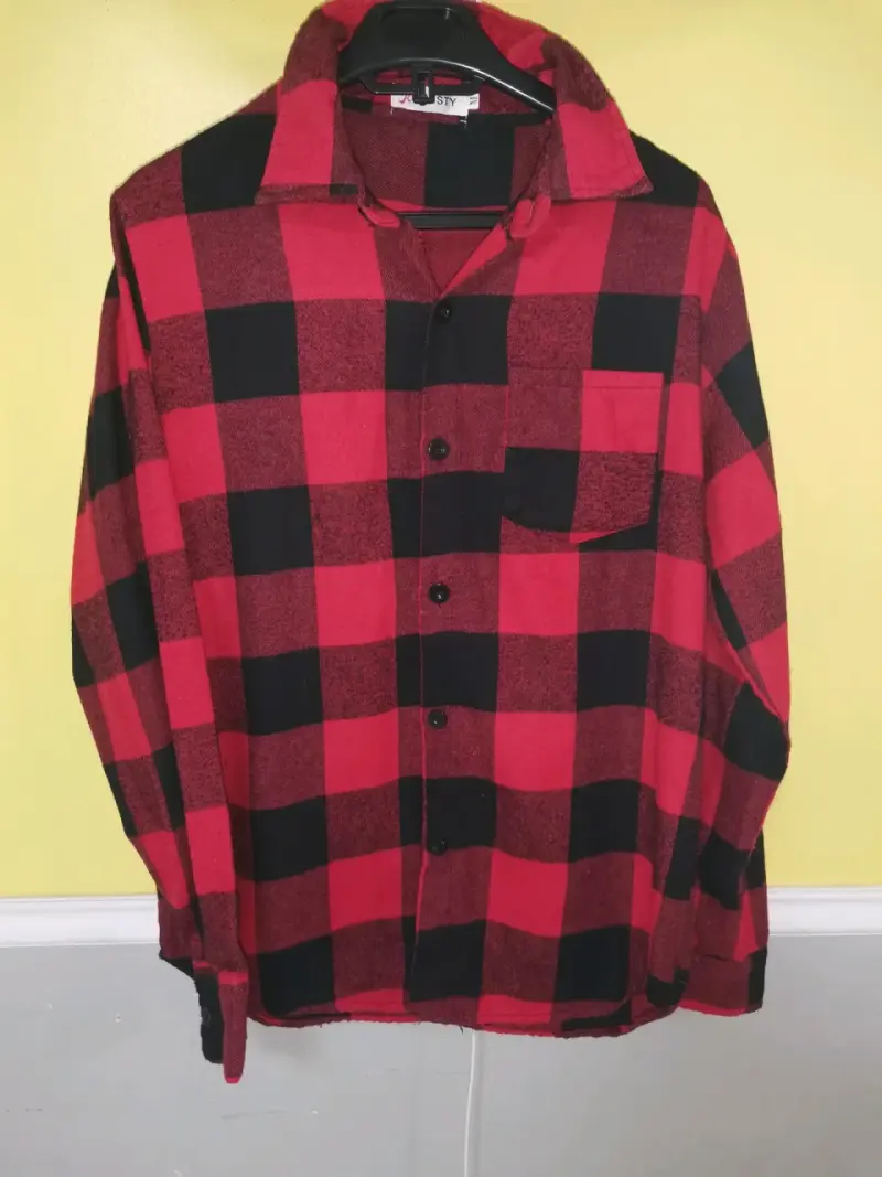 Camisa de franela a cuadros rojos - 1