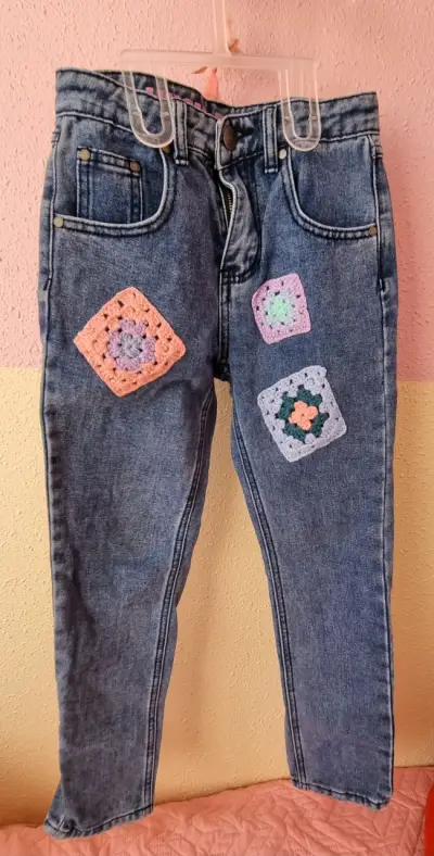 Jeans con diseño bordado - miniatura 1
