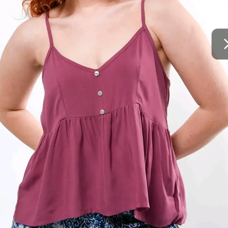 Blusa sin mangas morada con botones - 1