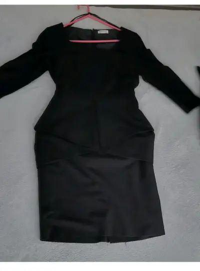 Vestido negro elegante - miniatura 4