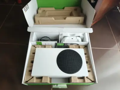 Consola Xbox Series S blanca - miniatura 3