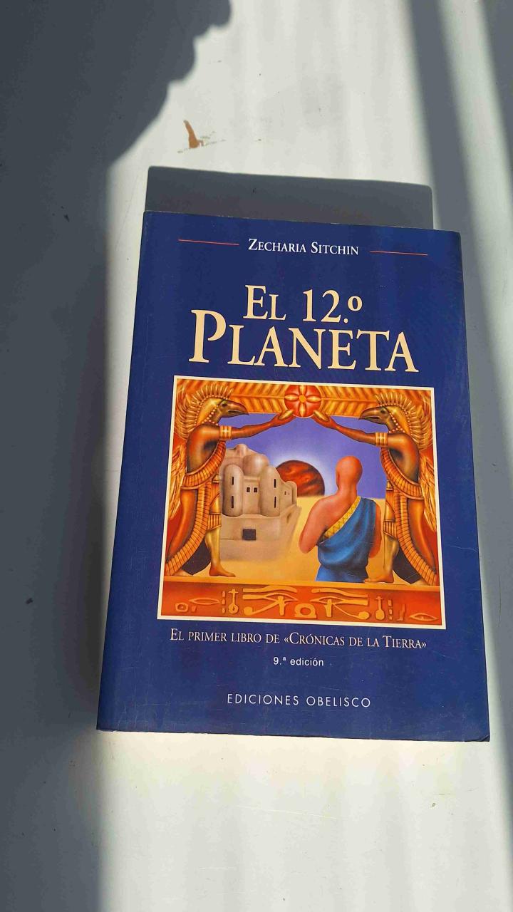 Libro El 12.º Planeta - 1