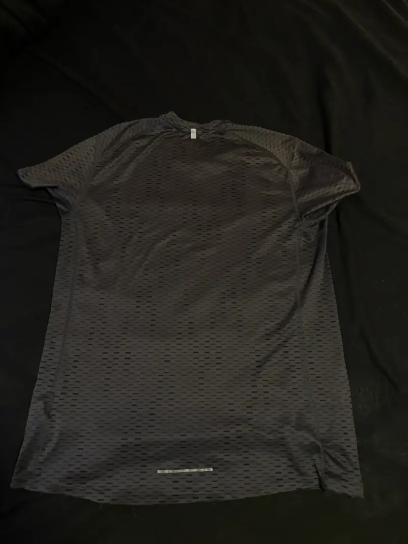 Polera deportiva Nike negra - 3