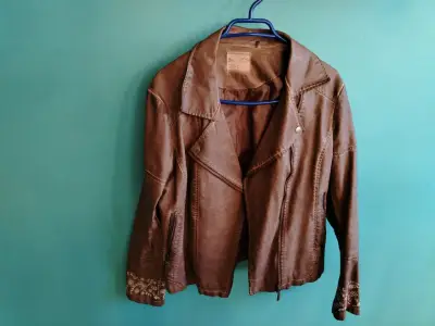 Chaqueta de eco cuero café - miniatura 1