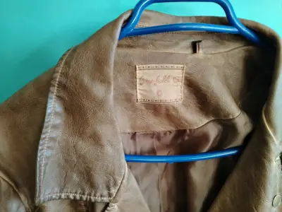 Chaqueta de eco cuero café - miniatura 3