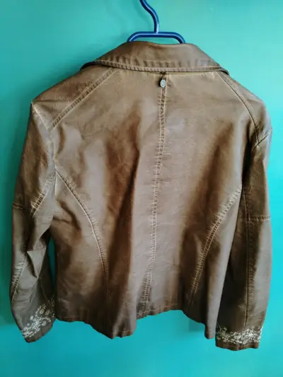 Chaqueta de eco cuero café - miniatura 4