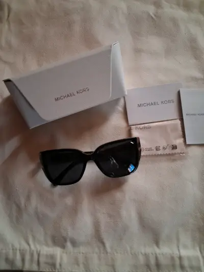 Gafas de sol Michael Kors negras - miniatura 1