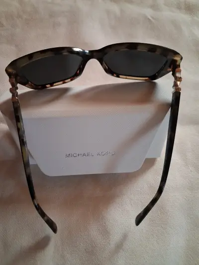 Gafas de sol Michael Kors negras - miniatura 2