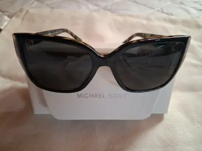Gafas de sol Michael Kors negras - miniatura 6