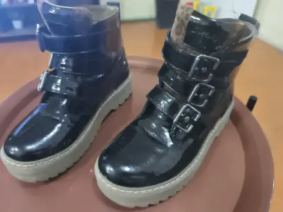 Botines negros con hebillas niña - miniatura 1