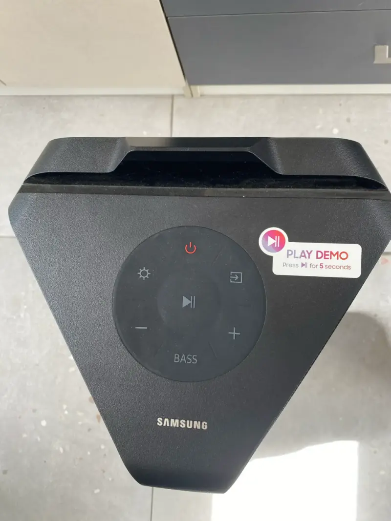 Altavoz Samsung con control de bajo - 1