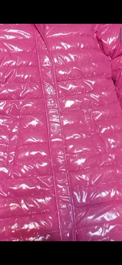 Abrigo rosa brillante con capucha - miniatura 3