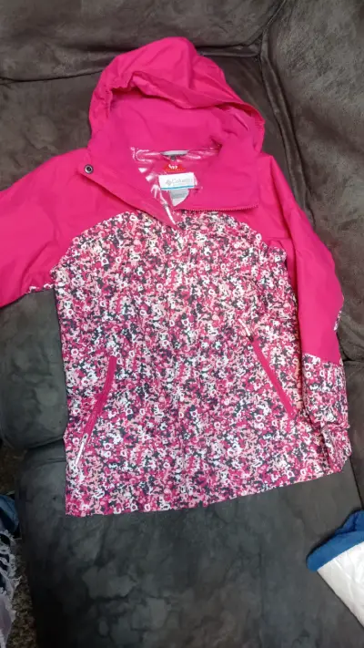 Abrigo rosa brillante con capucha - miniatura 4